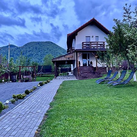 Casa De Sub Hora Villa Zarnesti Luaran gambar