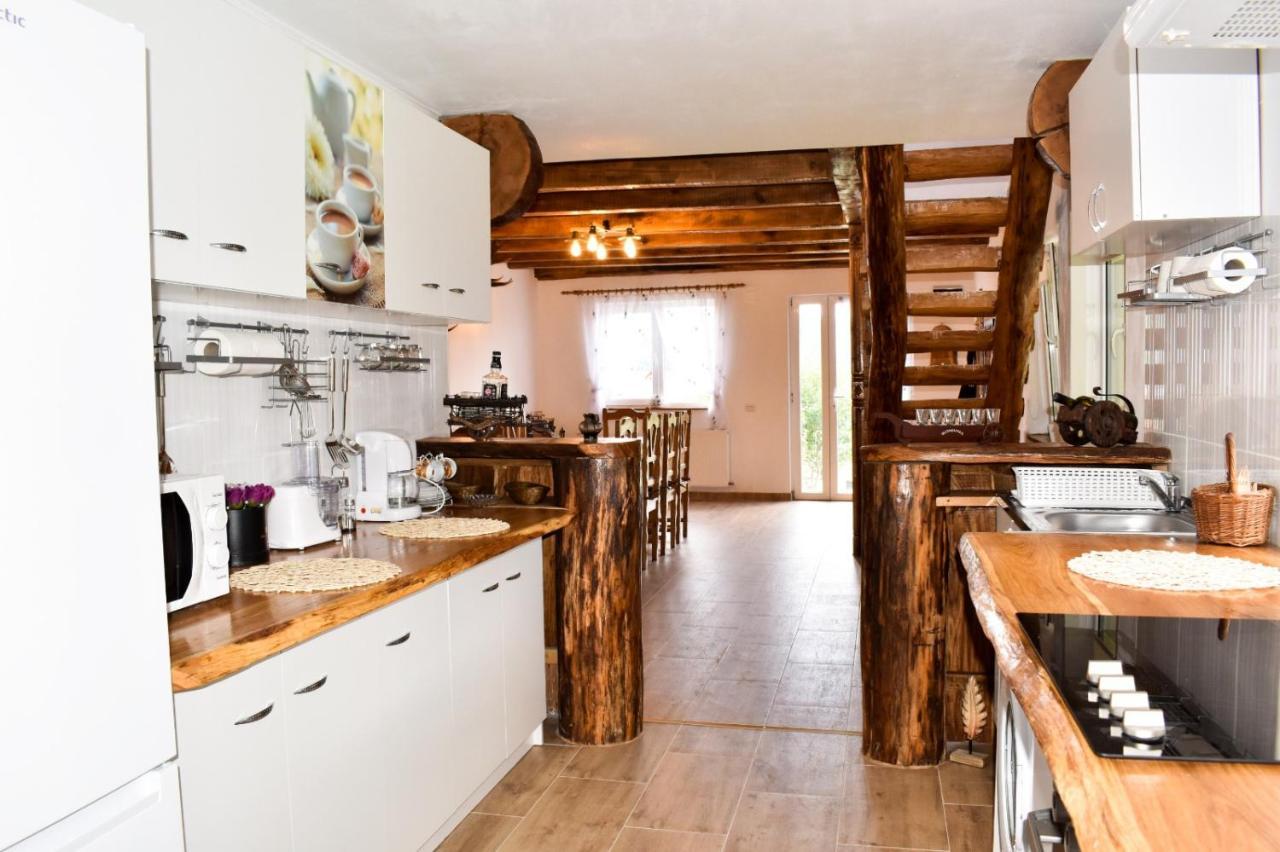 Casa De Sub Hora Villa Zarnesti Luaran gambar