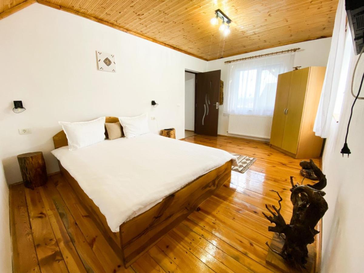 Casa De Sub Hora Villa Zarnesti Luaran gambar