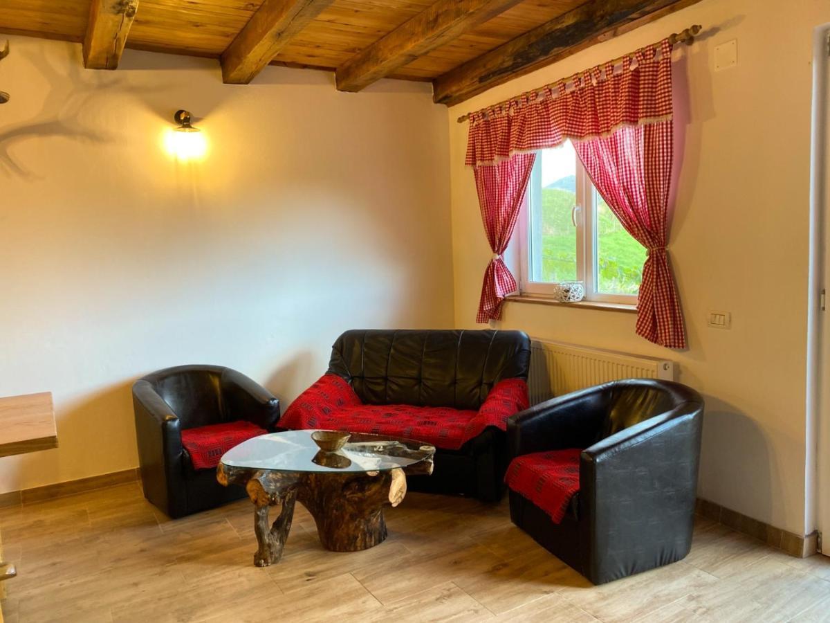 Casa De Sub Hora Villa Zarnesti Luaran gambar